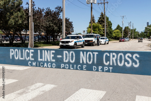 Foto POLICE LINE DO NOT CROSS sign courtesy of the Chicago Police Department