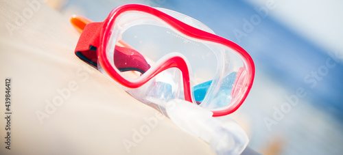 Snorkel mask on the beach © 2207918