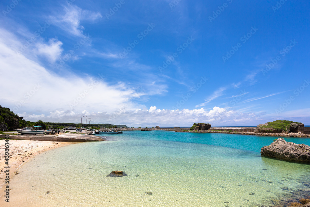 Obraz premium 沖縄県宮古島、6月の保良漁港周辺・日本
