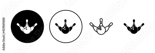 Bowling icon set. bowling ball and pin icon. bowling pins