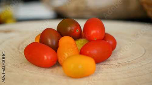 Monte de tomates miniatura photo