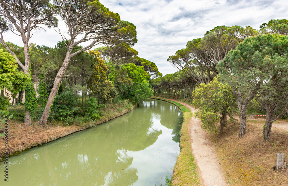 Fototapeta premium The beautiful Port de la Robine on the Canal du Midi in the South of France