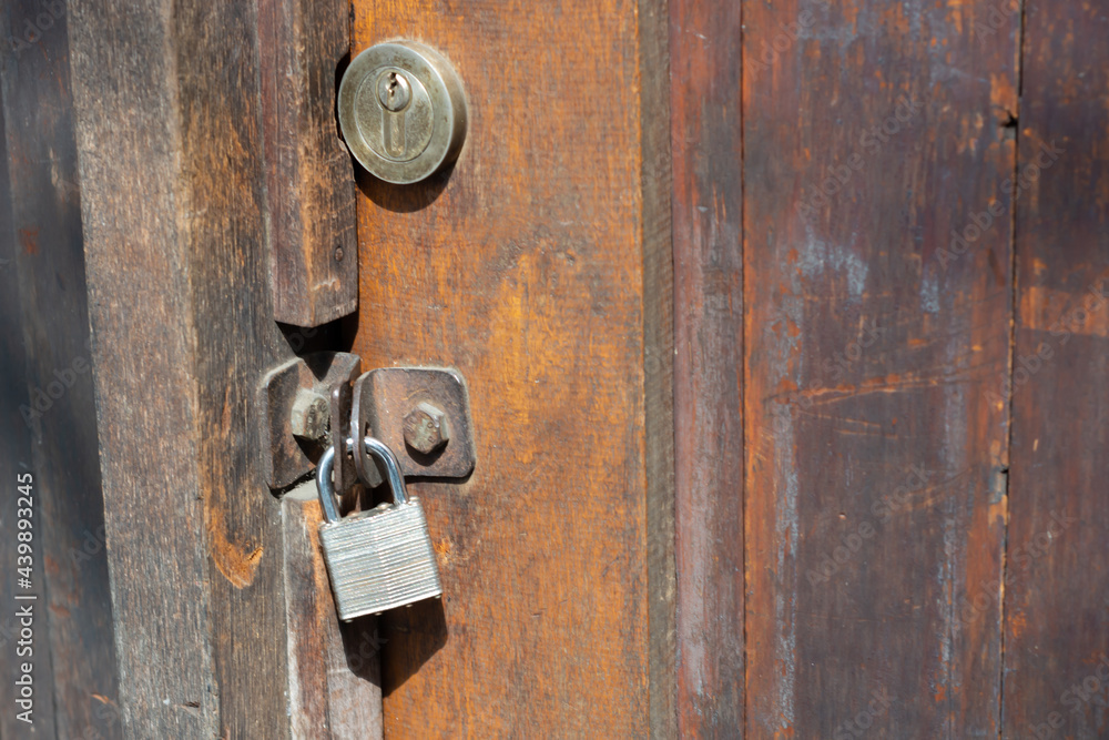 Fototapeta premium old padlock on a door. padlock on wood door