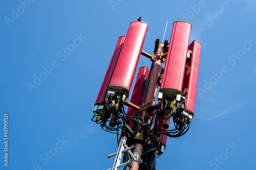 Antenna for mobile phone and Internet