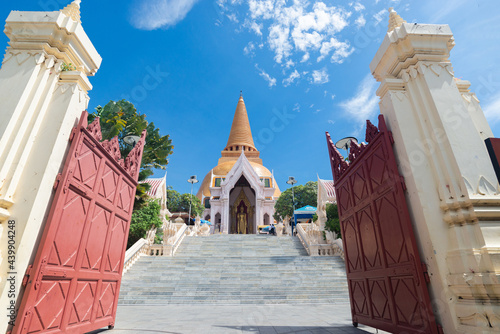 Prapathom chedi temple, The biggest pagoda in Nakornpathom, Thailand. The most famous destination of nakornpathom. photo