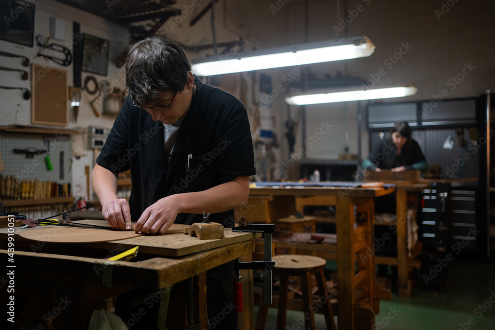 Guitar Atelier Luthier Studio.
Guitar Atelier Luthier Studio.