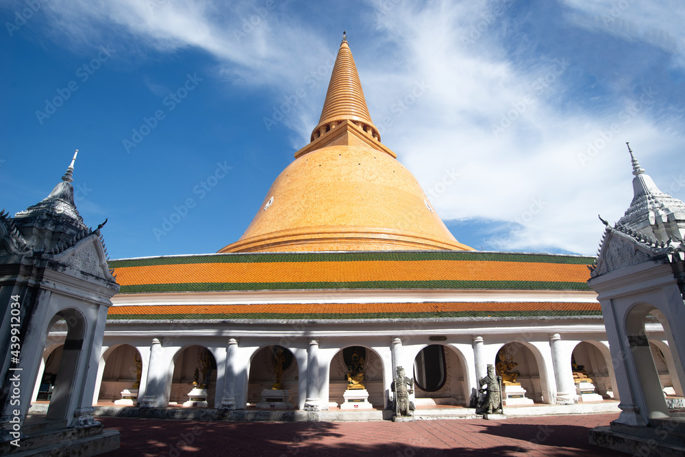 Prapathom chedi temple, The biggest pagoda in Nakornpathom, Thailand. The most famous destination of nakornpathom. Prapathom chedi temple, The biggest pagoda in Nakornpathom, Thailand. The most famous destination of nakornpathom.