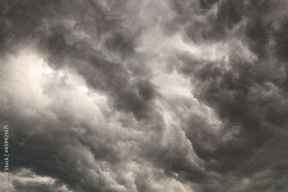 Obraz premium Dark clouds background before thunderstorm
