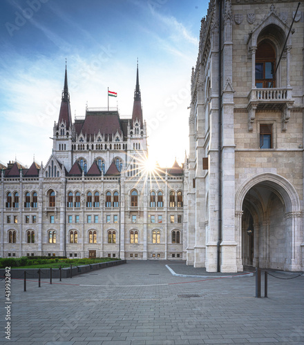 Hungarian Parliament in sunset © Horváth Botond