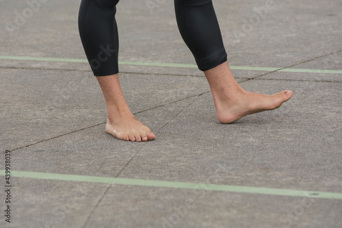 Barefoot runner 