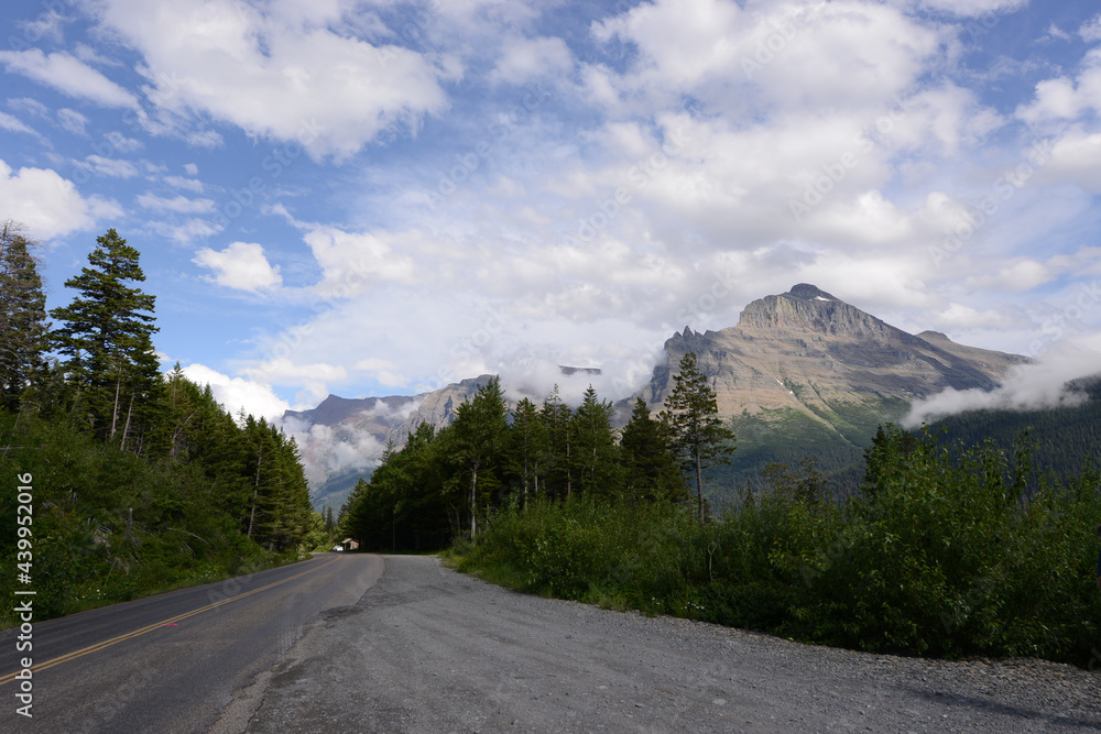 Fototapeta premium Scenic view of mountains and trees at Glacier National Park