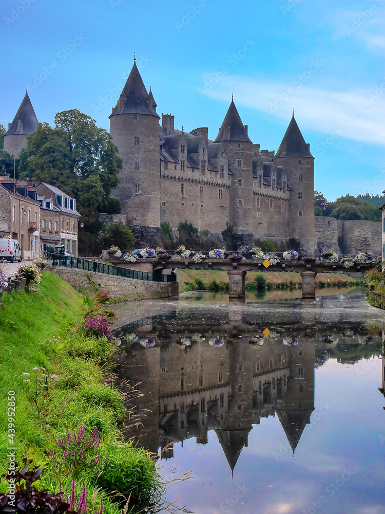 El castillo de Josselin es un castillo francés de origen medieval que
