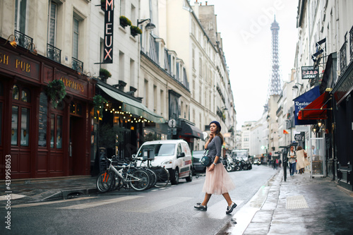 Beautiful girl walking in romantic paris © Irina Beloglazova
