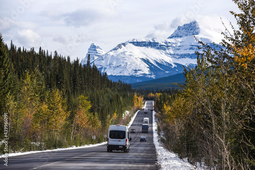캐나다 로키 가을의 도로 풍경, Road Scenery in Rocky Autumn, Canada