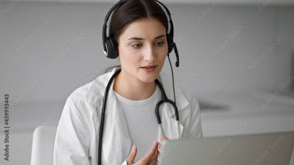 Doctor woman web consultation online medicine Doctor woman web consultation online medicine
