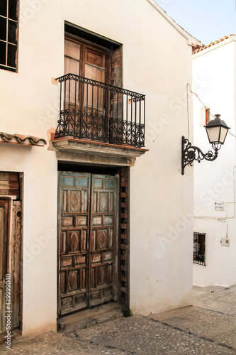 Narrow streets and whitewashed facades in Altea village © SoniaBonet
