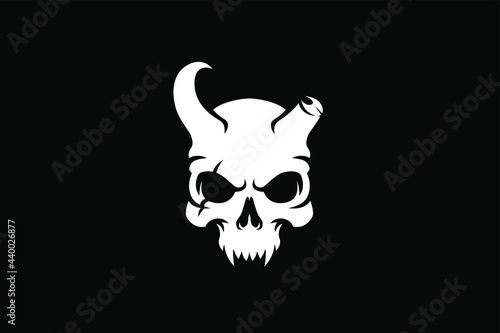 Aggressive Skull with Fangs and Horns