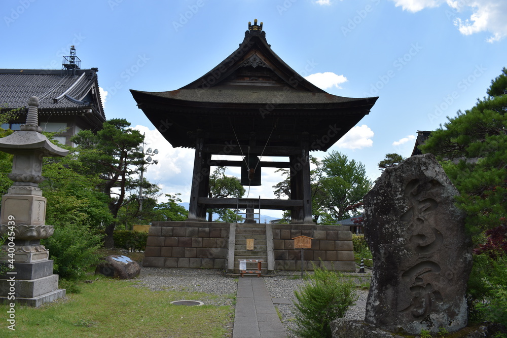 日本　長野　観光名所　善光寺　夏の風景