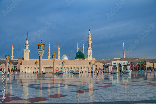 Beautiful daytime shots of Masjid al Nabawi  photo