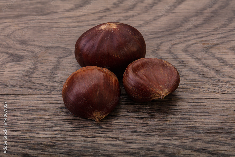 Obraz premium Organic natural sweet Chestnut heap