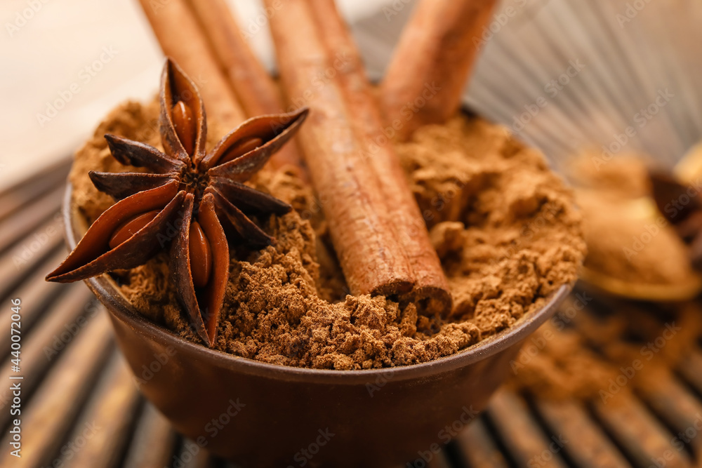 Bowl with aromatic cinnamon on table, closeup
