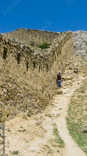 Obraz na płótnie Gunibsky fortress. Protective wall and gates of Gunib. Russia, Republic of Dagestan. w salonie