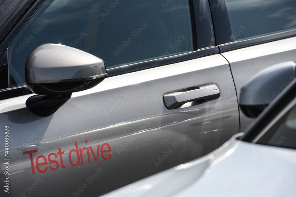 auto voiture electrique electric car borne recharge chargeur batterie autonomie rechargement courant prise volt watt constructeur environnement planete ecologie vert co2 co carbone auto voiture electrique electric car borne recharge chargeur batterie autonomie rechargement courant prise volt watt constructeur environnement planete ecologie vert co2 co carbone