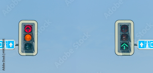 Ampel mit Rot und Ampel mit Grün