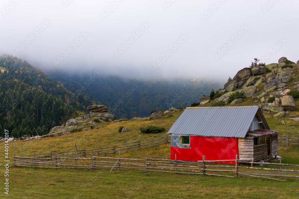 Obraz premium Hut in the mountains