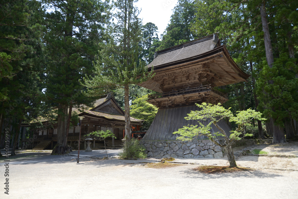 高野山壇上伽藍　鐘楼と山王院　和歌山県高野町