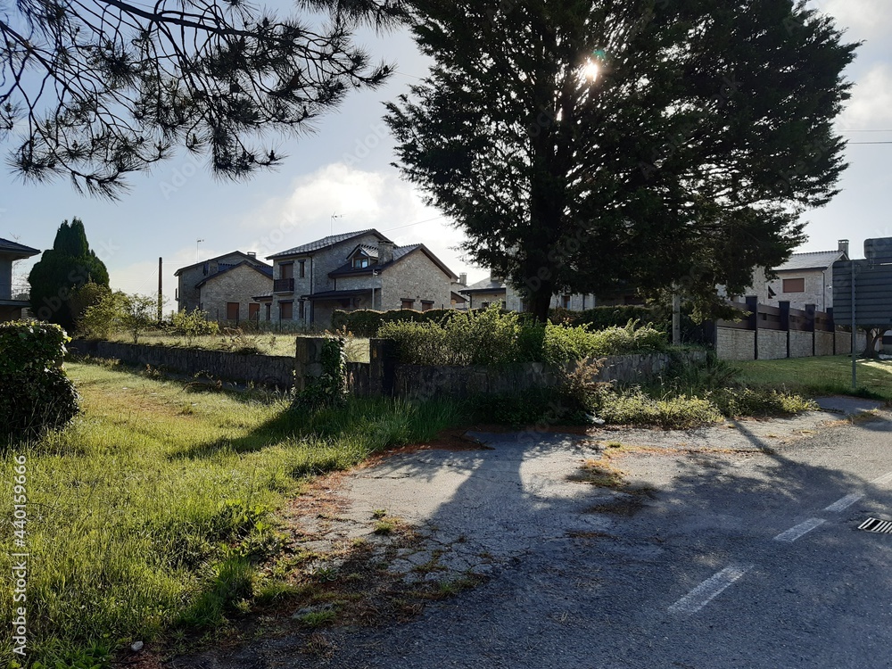 Urbanización en la carretera de Vilalba a Meira en Galicia Urbanización en la carretera de Vilalba a Meira en Galicia
