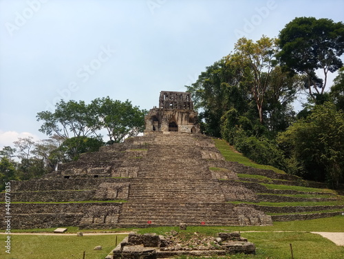 Pirámide ceremonial mesoamericana 2 photo