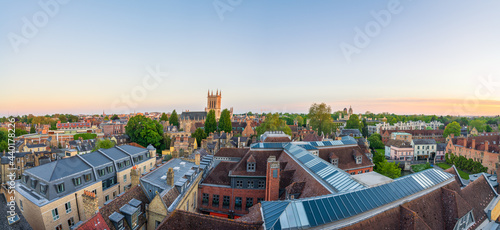 Foto Cambridge city rooftop view at sunset. England