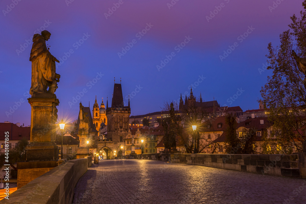 Fototapeta premium Dusk on Charles Bridge, Prague