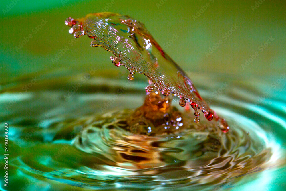 Naklejka premium Water Drop Crown Collision