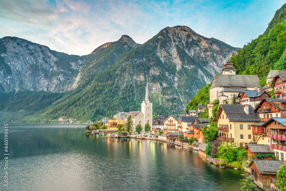 Fototapeta premium Scenic picture-postcard view of famous Hallstatt mountain village in the Austrian Alps at beautiful light in summer, Salzkammergut region, Hallstatt, Austria