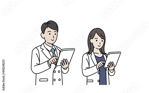 タブレットを操作する白衣を着た男女　医者　科学者　研究員　イラスト素材
