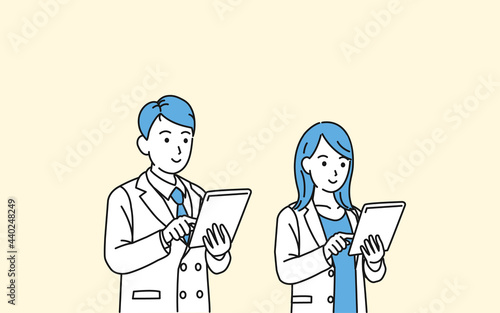 タブレットを操作する白衣を着た男女　医者　科学者　研究員　イラスト素材