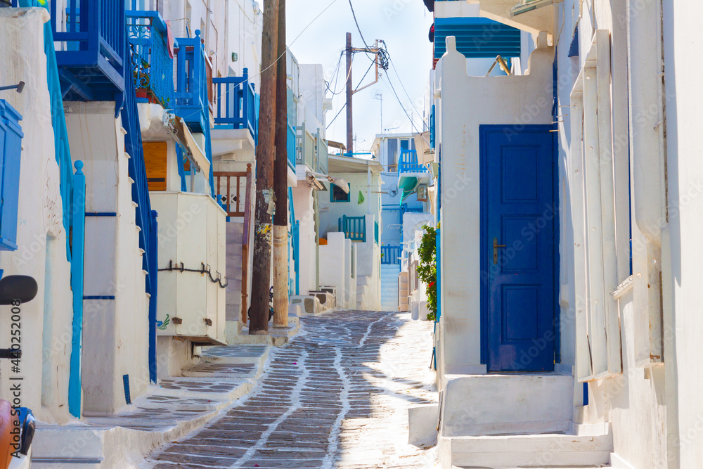 Fototapeta premium Empty whitewashed walk path in Mykonos island Greece