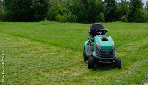 Obraz na plátně Green grass trimming with lawn mower