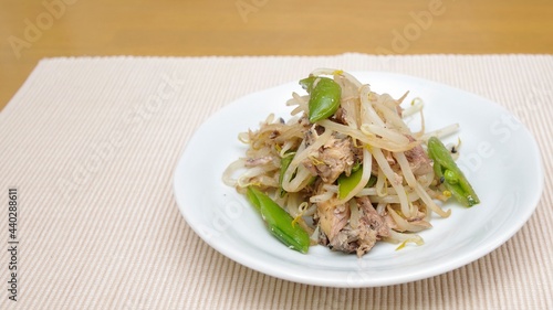 鯖の缶詰と野菜の炒め物