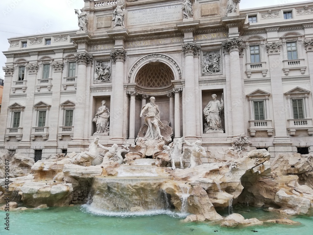 trevi fountain in rome 