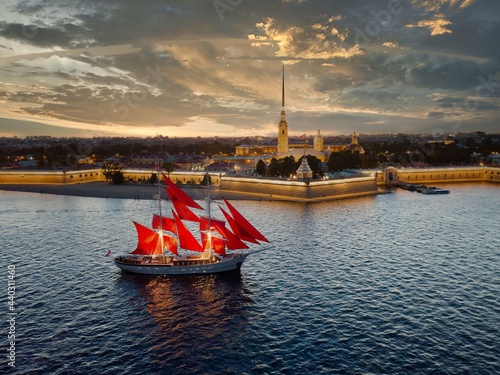 Obraz na płótnie sailboat Russia at the rehearsal of the Scarlet Sails holiday w salonie