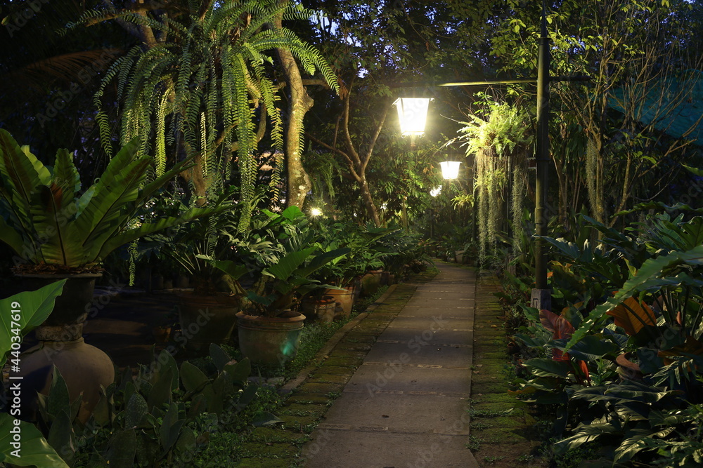 Der Garten Eden führt zum Glück
