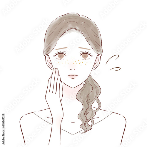そばかすを気にする女性
