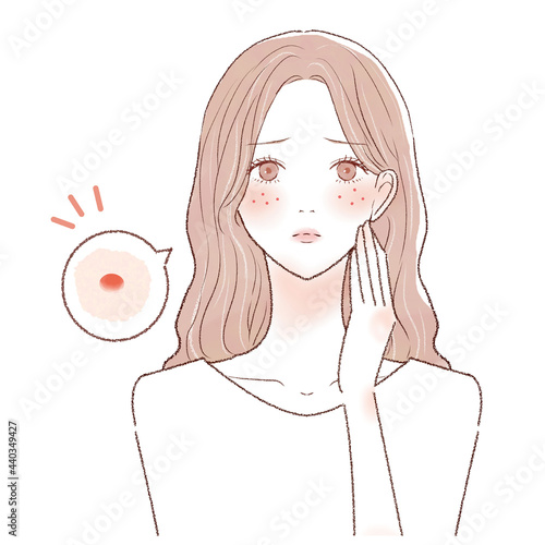 ニキビを気にする女性