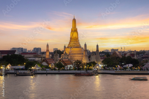 Wat Arun (Temple of dawn) and the Chao Phraya River, Bangkok © Southtownboy Studio