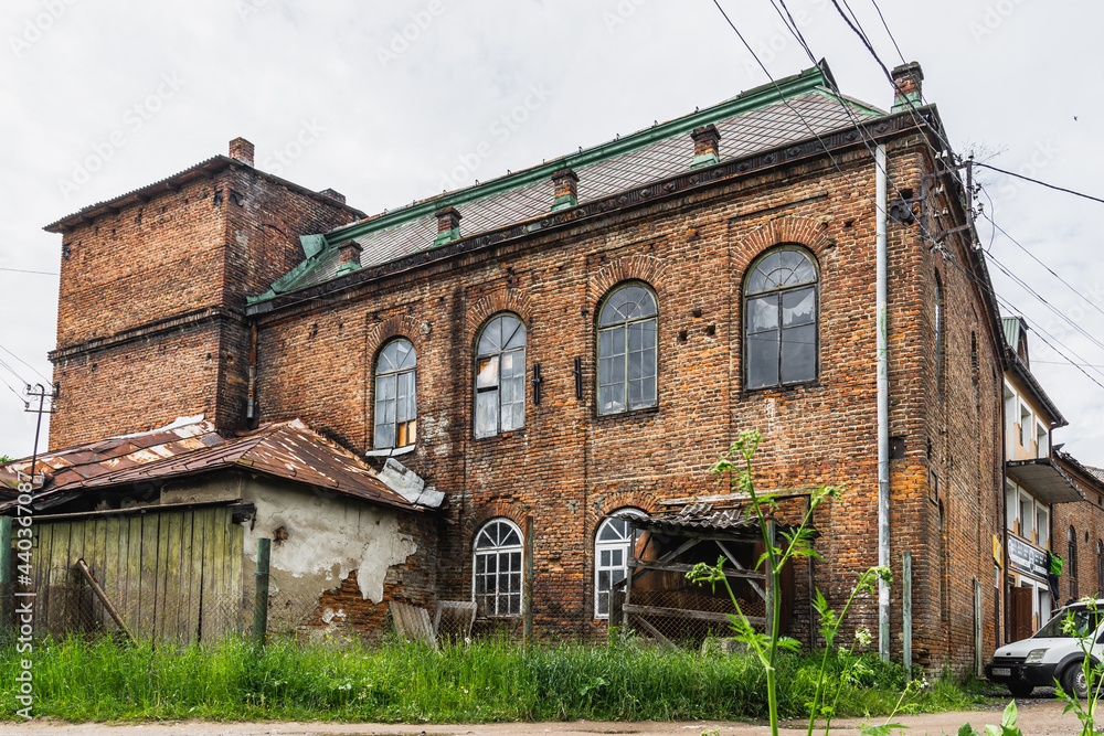Obraz premium Turka, Ukraine - 25.05.2021: The ruins of Synagogue.