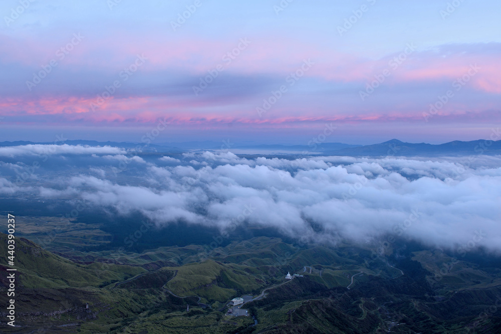 阿蘇山（高岳・中岳）登山「仙酔尾根から望む雲海」
