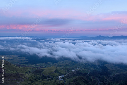阿蘇山（高岳・中岳）登山「仙酔尾根から望む雲海」
